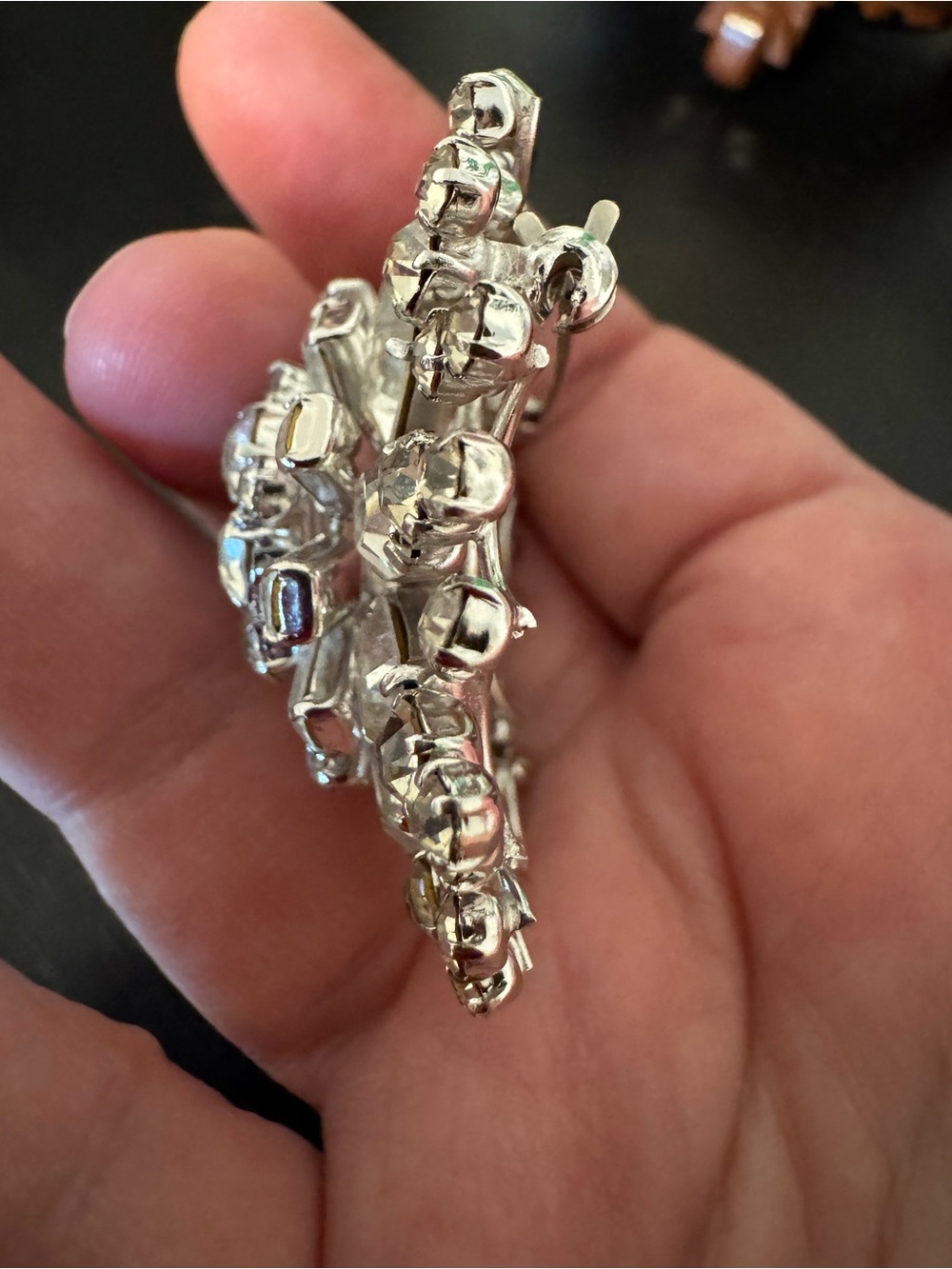 Austria vintage crystal domed silver tone brooch, EUC. All stones are bright. - Picture 6 of 6